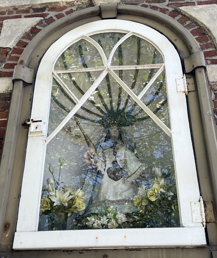 Mariabeeld in de kapel Onze-Lieve-Vrouw van Bijstand aan de Heilig Bloedlaan te Hoogstraten (B)