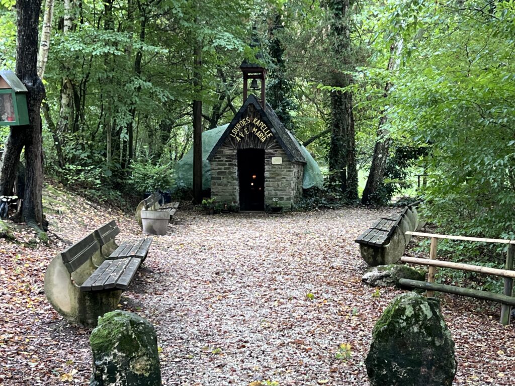 Bachem (Bad Neuenahr - Ahrweiler) - Lourdeskapel/Lourdesgrot IMG 9649