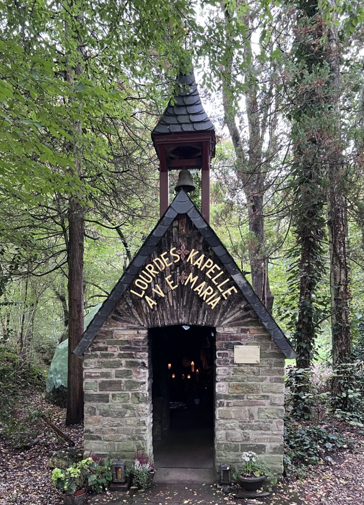 Bachem (Bad Neuenahr - Ahrweiler) - Lourdeskapel/Lourdesgrot IMG 9650